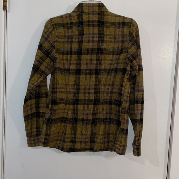 Northface Women’s Flannel Size Small Black Gold Plaid button down shirt jacket - Picture 4 of 5